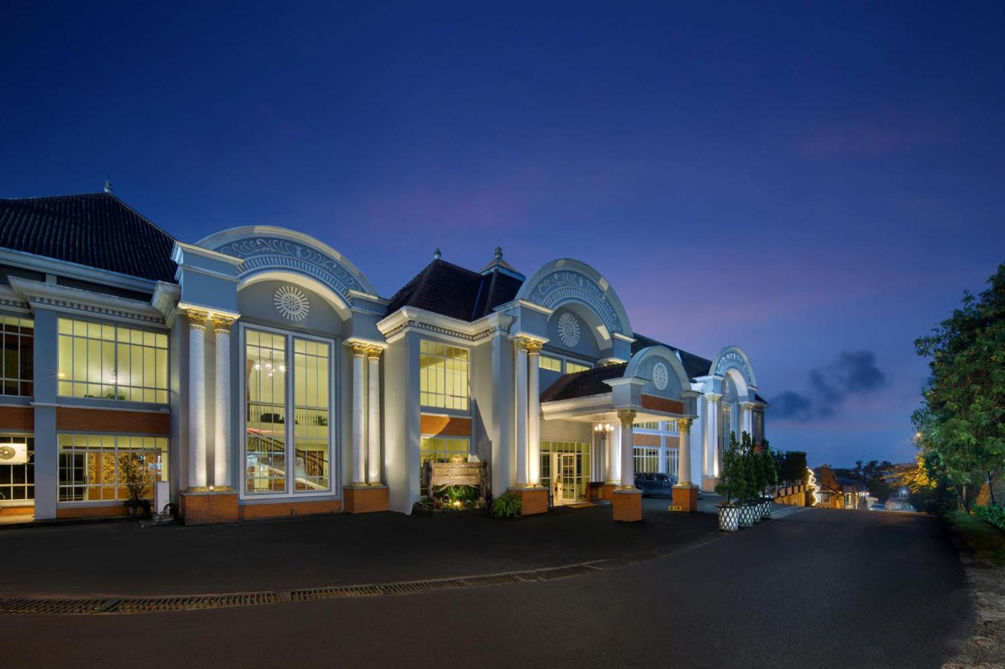 Royal Hotel Tretes Prigen Buitenkant foto
